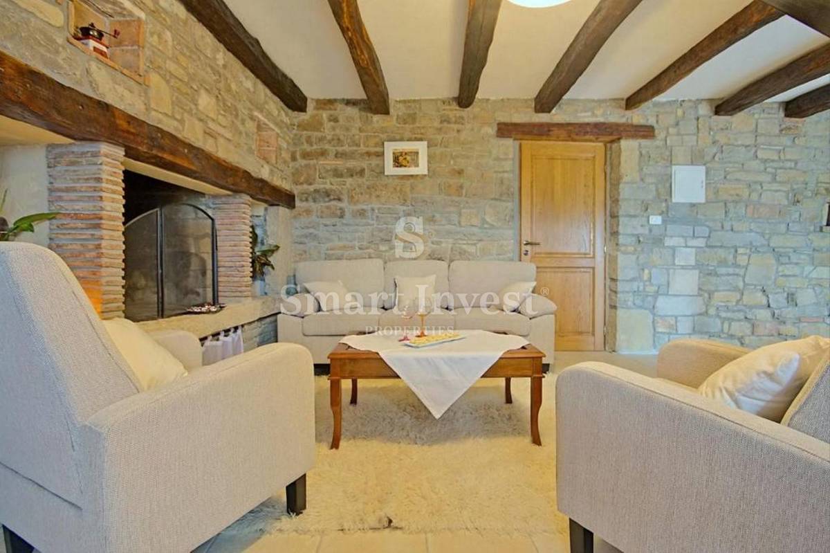 ISTRIA - OPRTALJ, CASA AUTOCTONA ISTRIANA CON PISCINE E VISTA PANORAMICA, in vendita