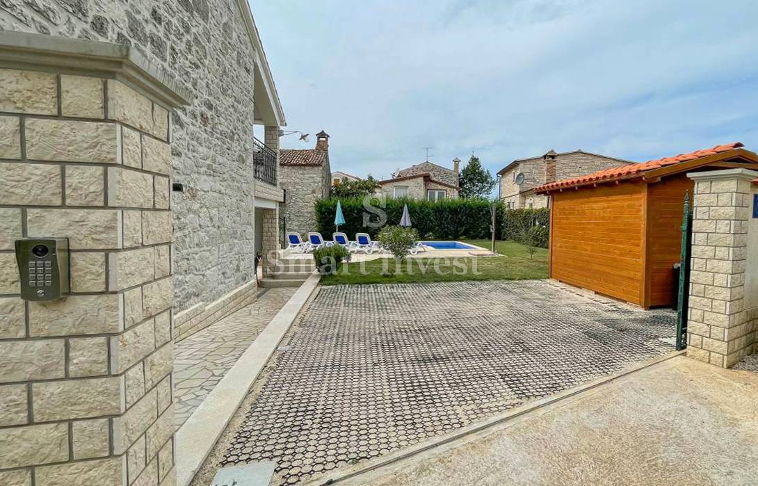 ISTRIA - PARENZO, Casa in pietra d'Istria ristrutturata con piscina, in vendita