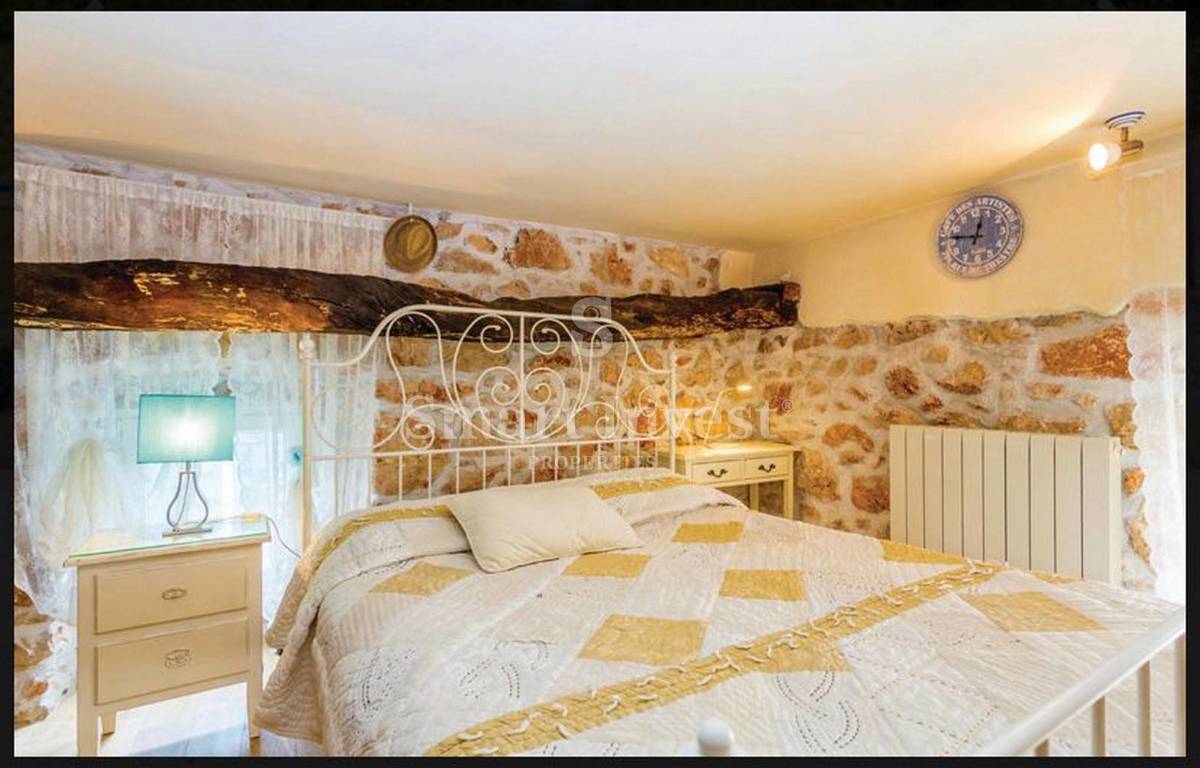 ISOLA DI KRK, Incantevole casa in pietra con piscina, in vendita