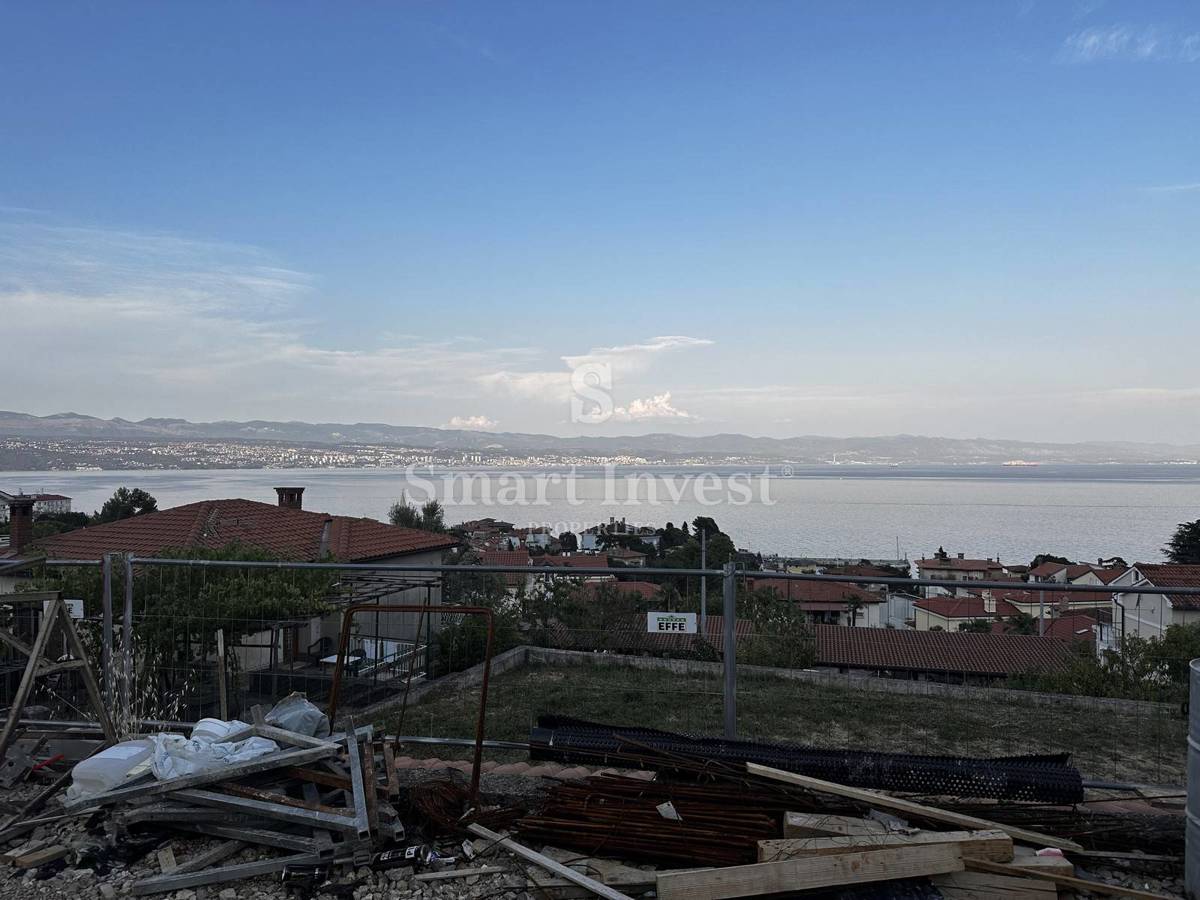LOVRAN, nuovo appartamento di lusso con giardino e vista mare