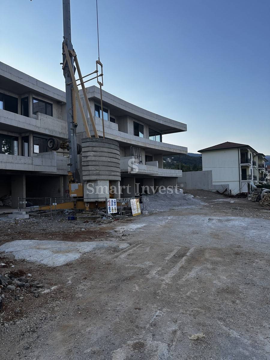 LOVRAN, nuovo appartamento di lusso con giardino e vista mare