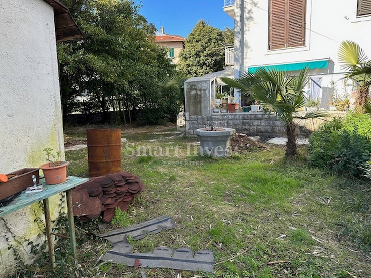 ABBAZIA - CENTRO, 2 appartamenti e terreno di 253 m2