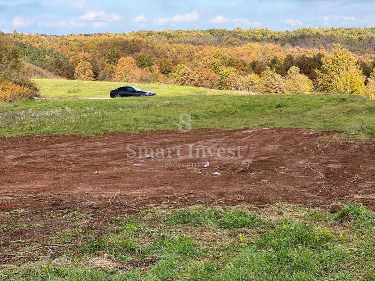 BATLUG - GRAČIŠĆE, terreno di 1665 m2 con permesso di costruire