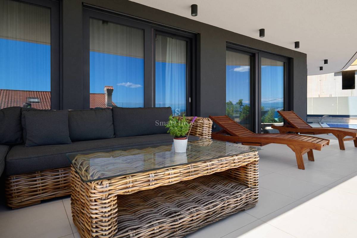 ABBAZIA, appartamento con piscina e vista mare