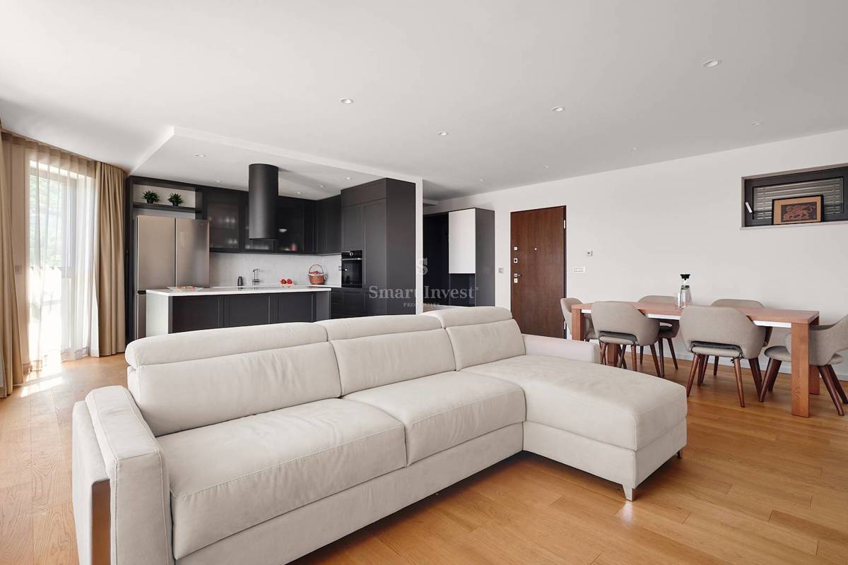 ABBAZIA, appartamento con piscina e vista mare