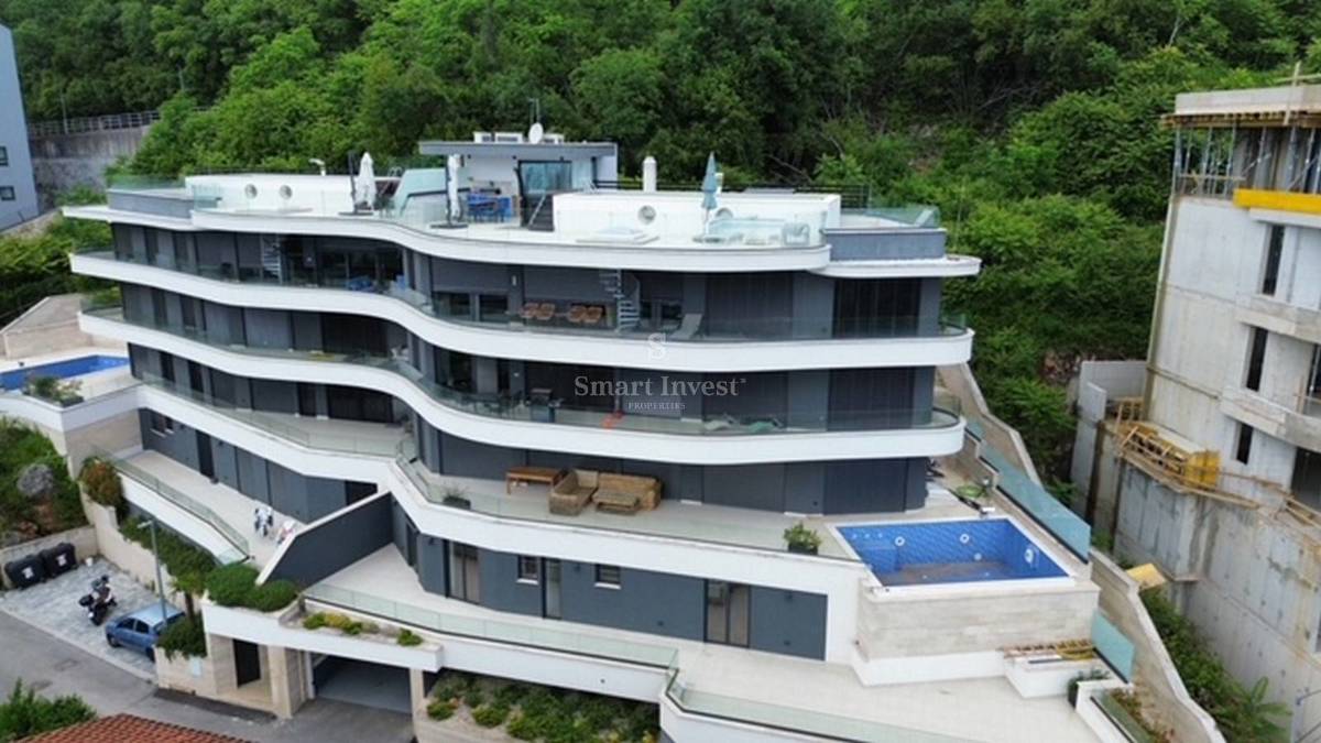 ABBAZIA, appartamento con piscina e vista mare