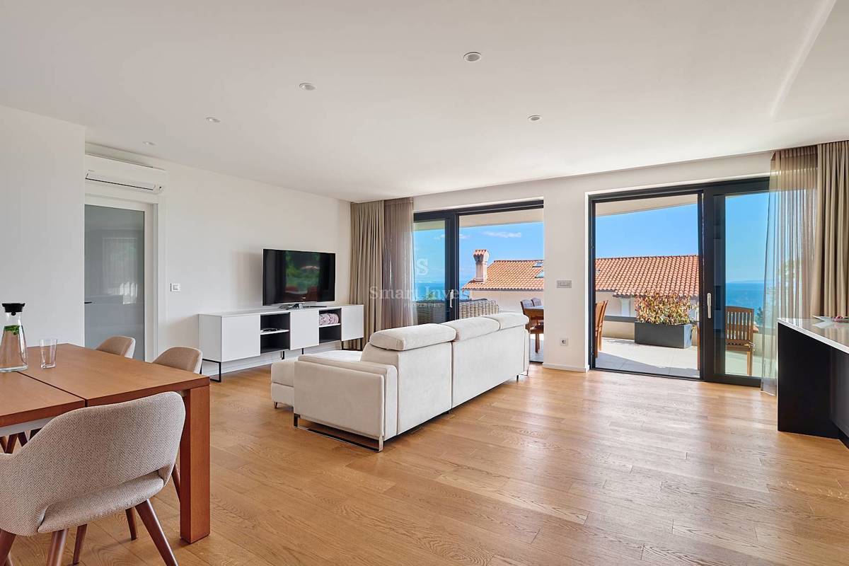 ABBAZIA, appartamento con piscina e vista mare