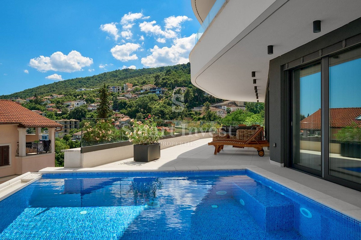 ABBAZIA, appartamento con piscina e vista mare