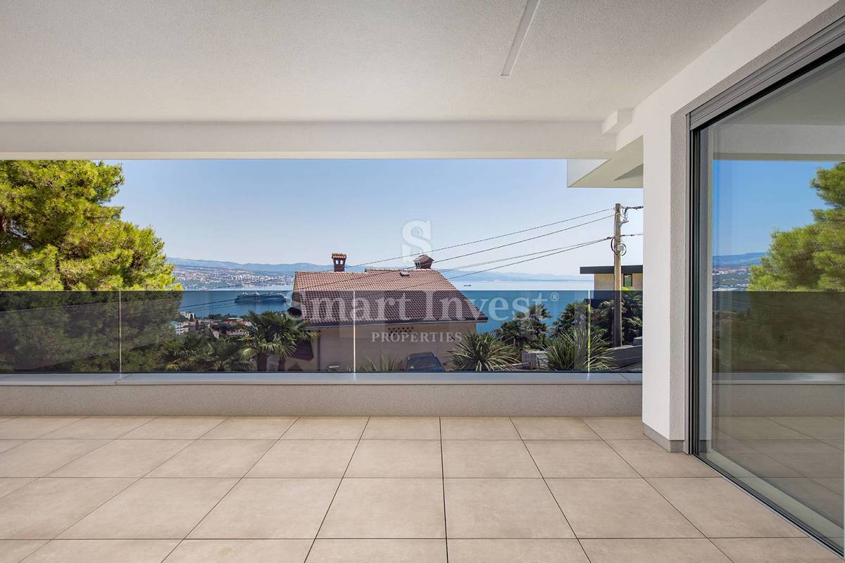 ABBAZIA, appartamento trilocale con vista mare e piscina comune