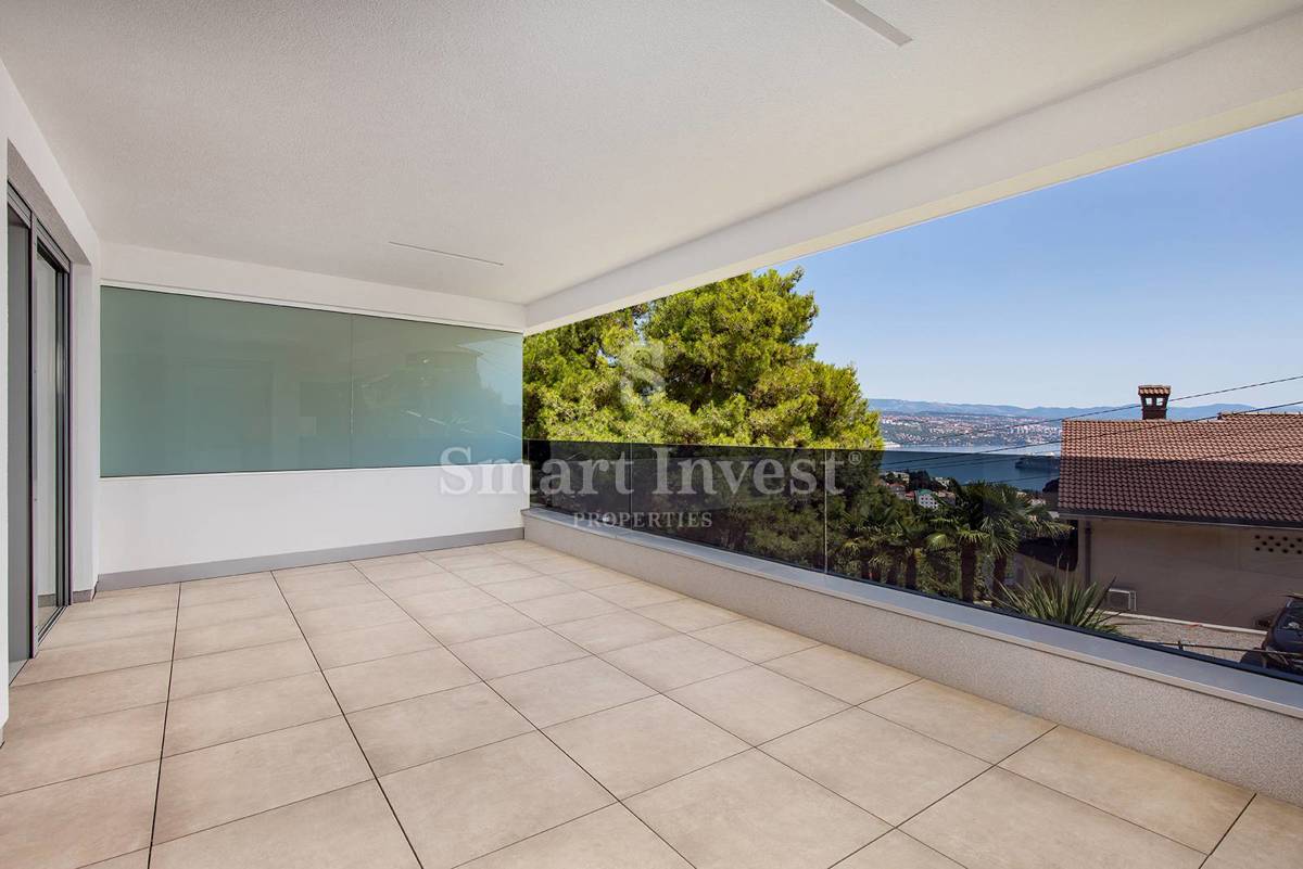 ABBAZIA, appartamento trilocale con vista mare e piscina comune