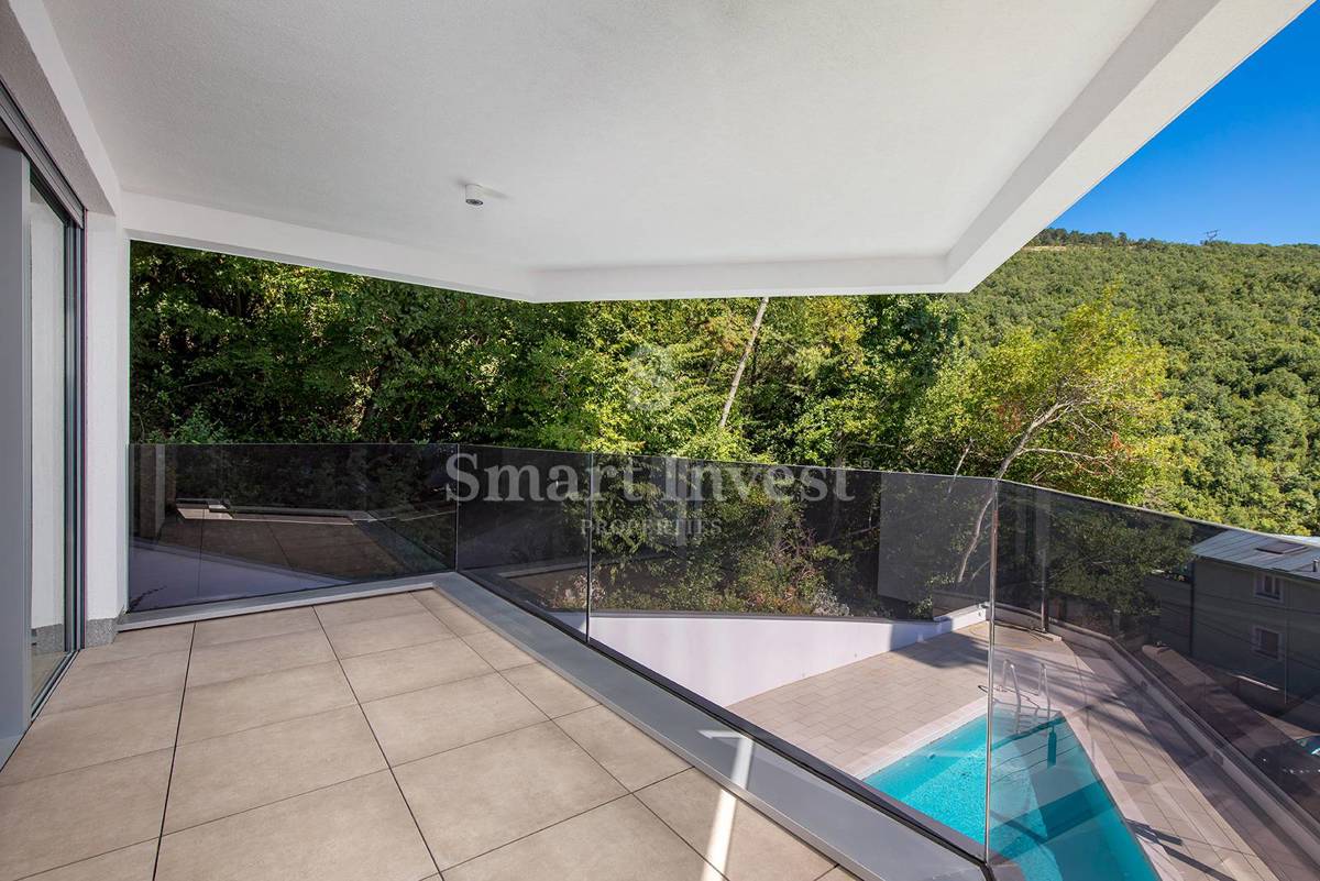 ABBAZIA, lussuoso appartamento trilocale con vista mare in complesso con piscina