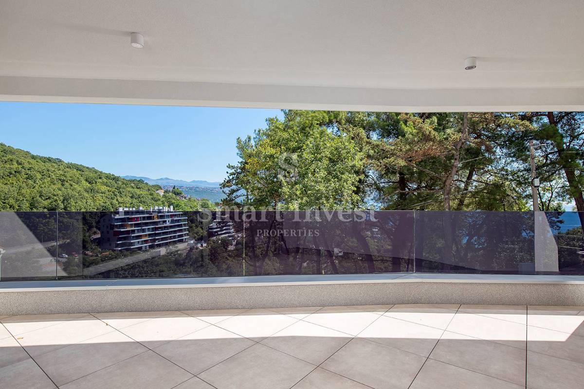 ABBAZIA, lussuoso appartamento trilocale con vista mare in complesso con piscina