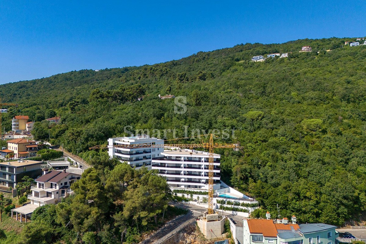 ABBAZIA, lussuoso appartamento trilocale con vista mare in complesso con piscina