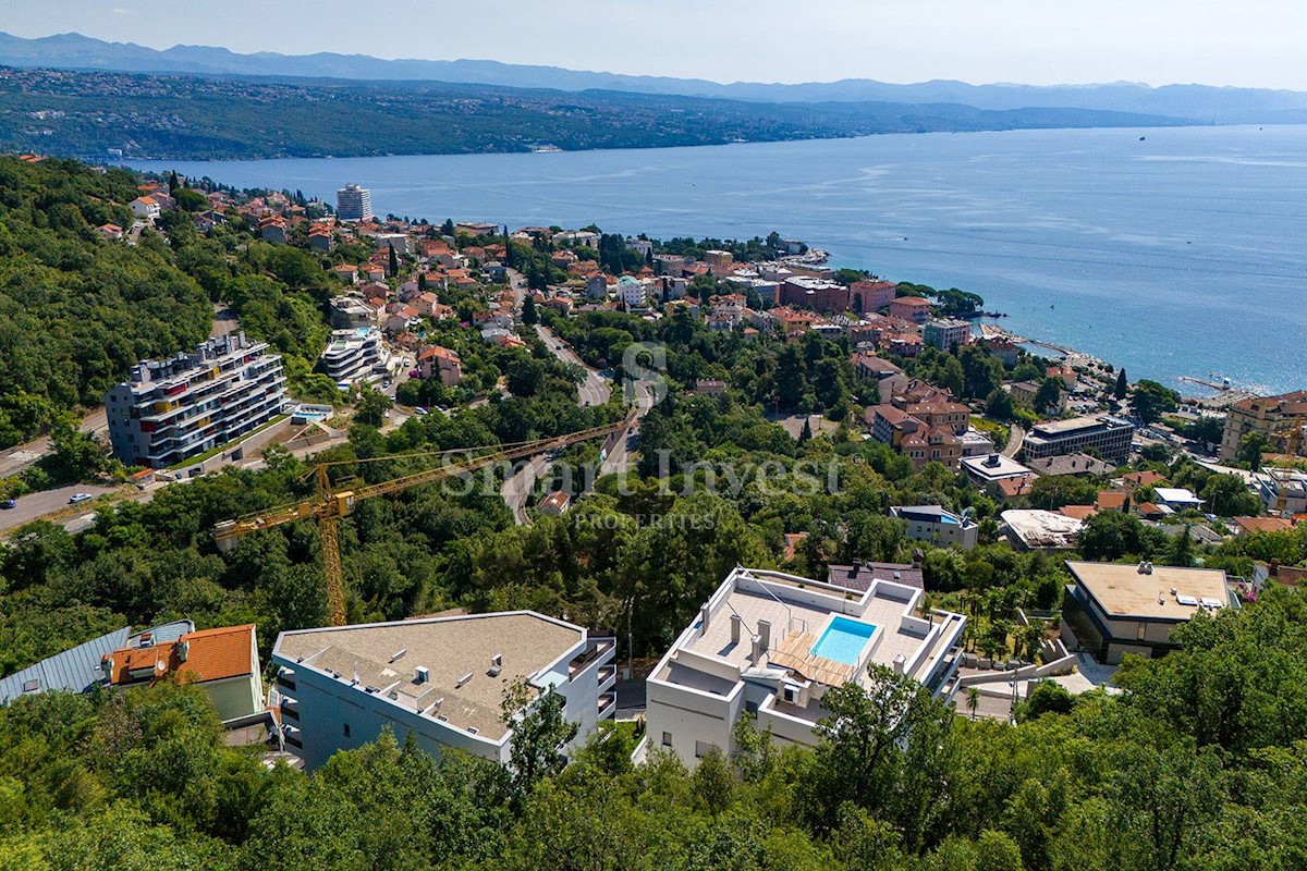 ABBAZIA, lussuoso appartamento trilocale con vista mare in complesso con piscina