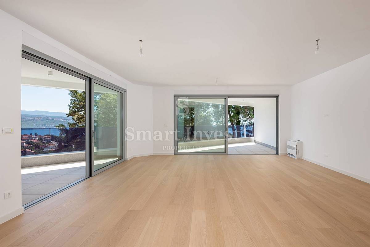 ABBAZIA, lussuoso appartamento trilocale con vista mare in complesso con piscina