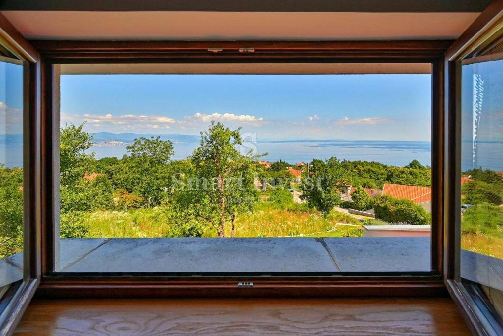 IČIĆI, casa con piscina e vista mare immersa nel verde