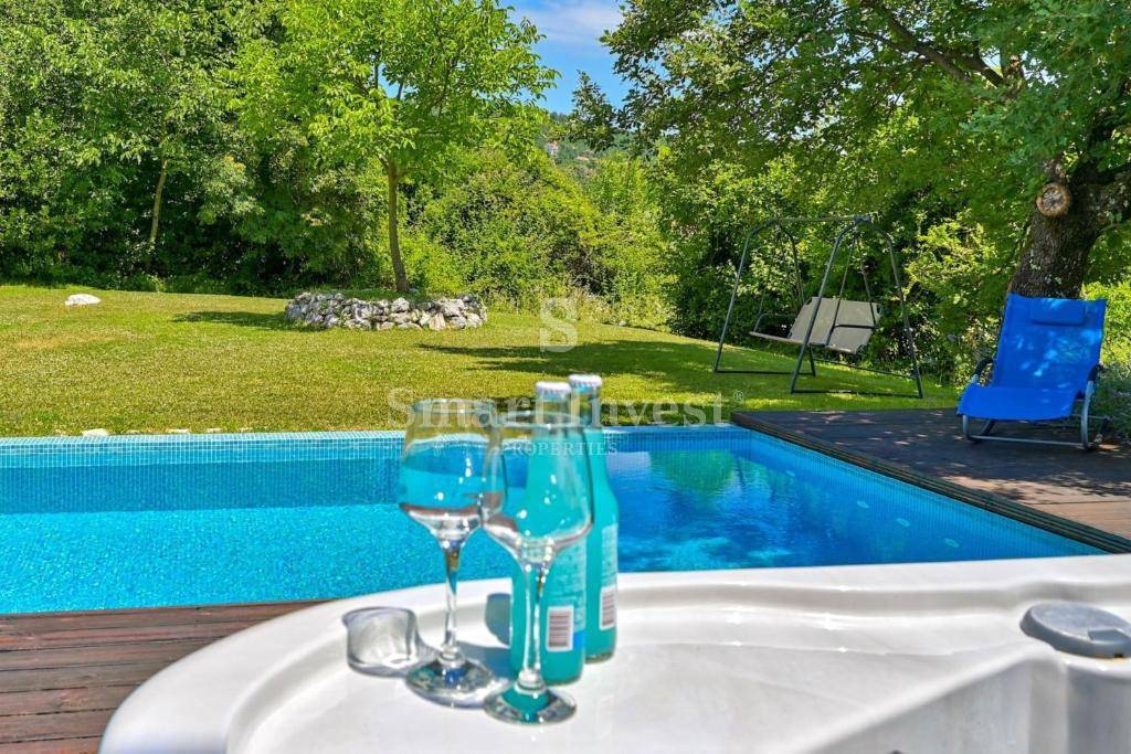 IČIĆI, casa con piscina e vista mare immersa nel verde