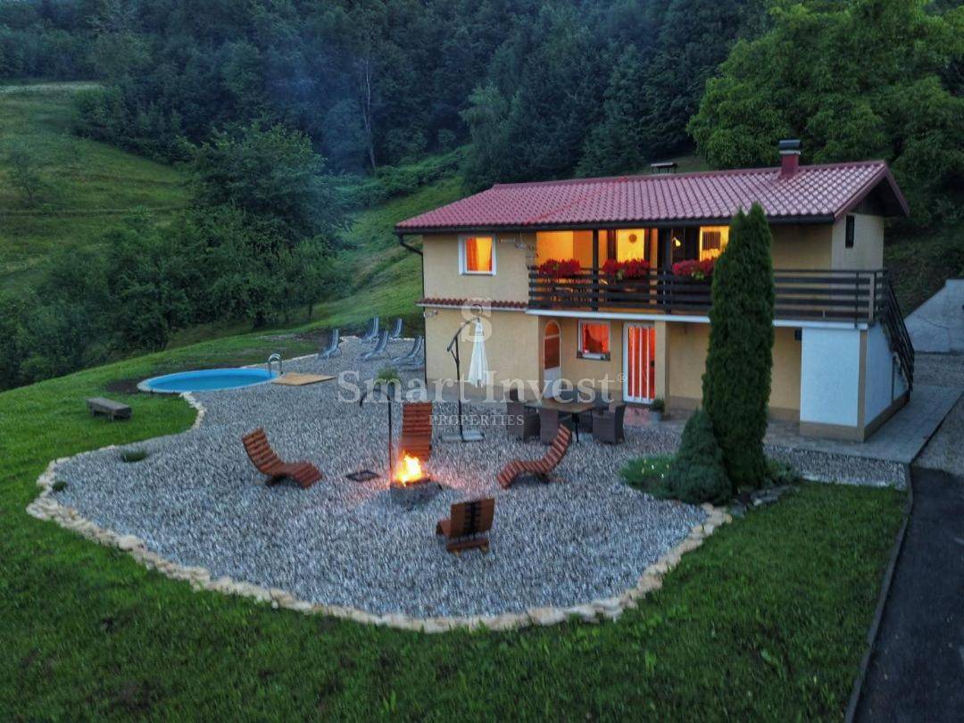 GORSKI KOTAR - VRBOVSKO, casa con piscina e terreno di 6200 m2