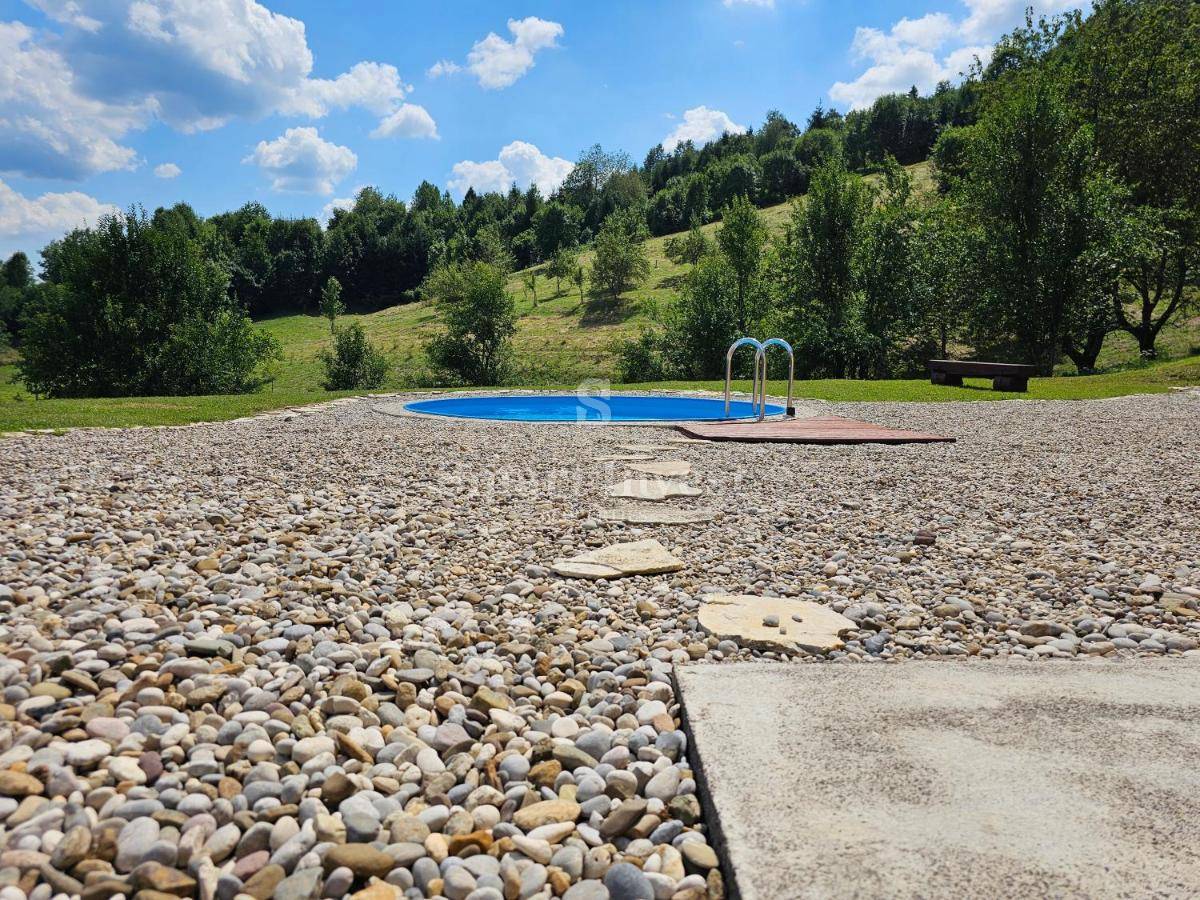 GORSKI KOTAR - VRBOVSKO, casa con piscina e terreno di 6200 m2