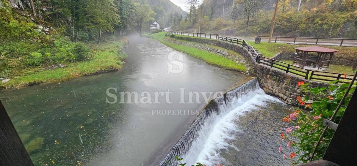 GORSKI KOTAR - VRBOVSKO, casa con piscina e terreno di 6200 m2