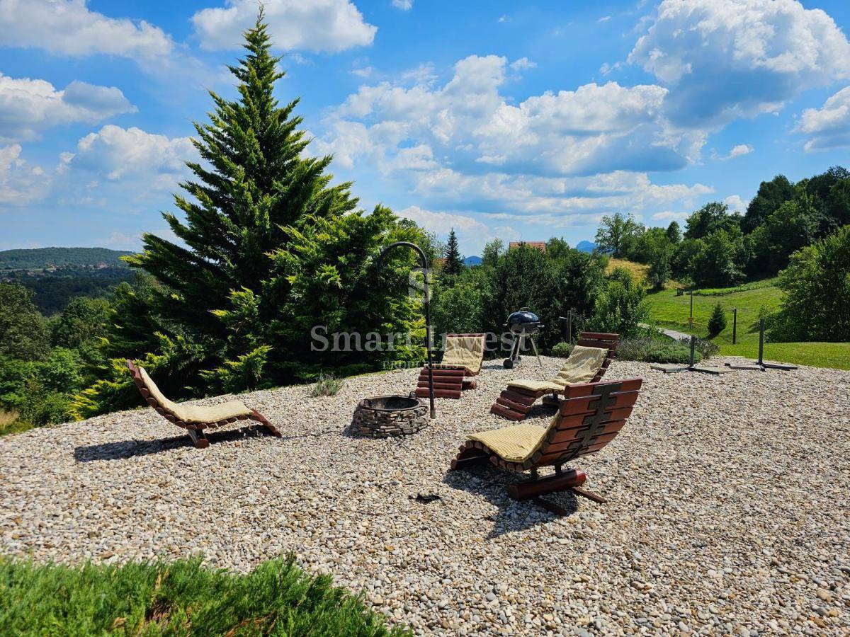 GORSKI KOTAR - VRBOVSKO, casa con piscina e terreno di 6200 m2