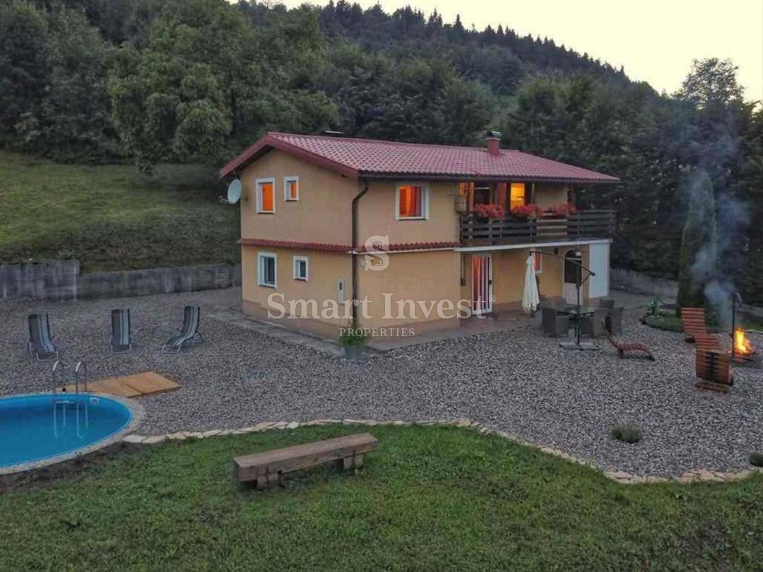 GORSKI KOTAR - VRBOVSKO, casa con piscina e terreno di 6200 m2