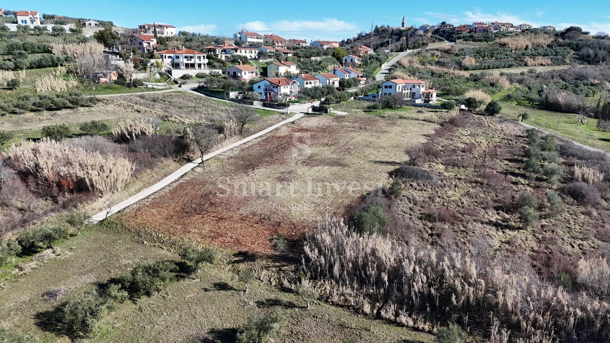 ISTRIA - BUIE, terreno edificabile per una casa, con vista mare
