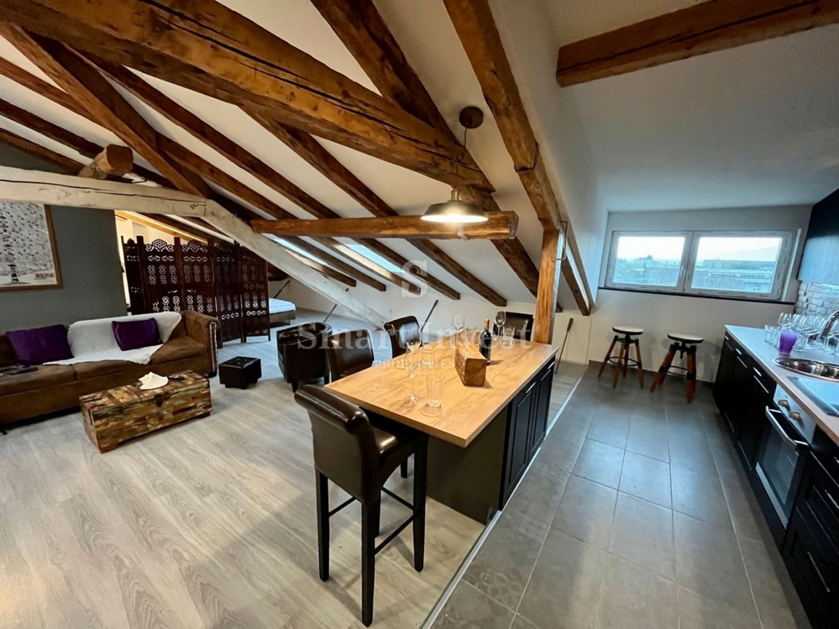 FIUME - CENTRO, appartamento ristrutturato con 2 camere da letto