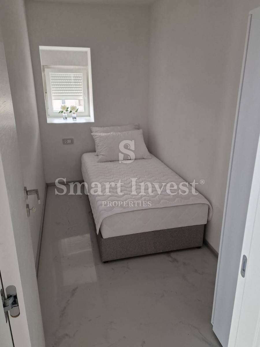 OPATIJA - BREGI, appartamento con terrazza, vista mare, piscina e parcheggio