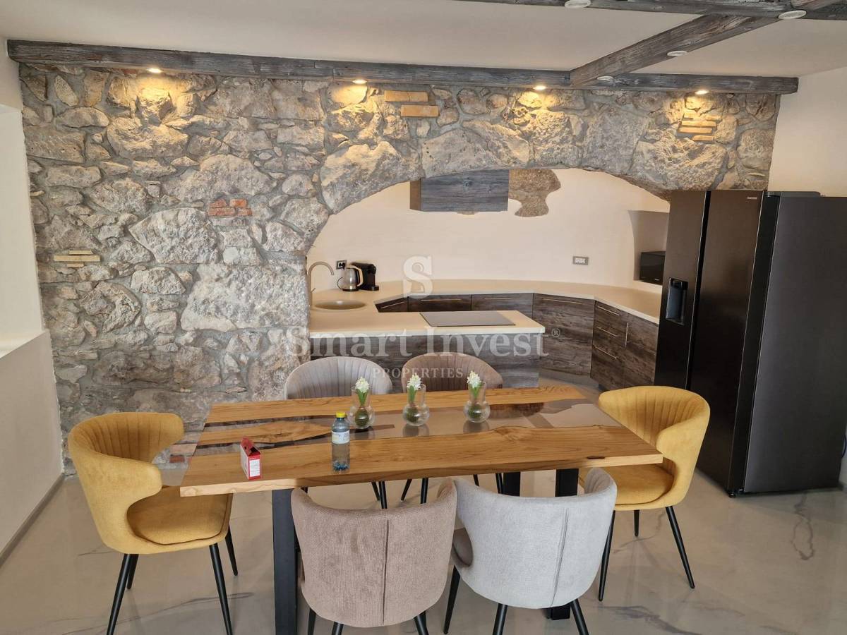 OPATIJA - BREGI, appartamento con terrazza, vista mare, piscina e parcheggio