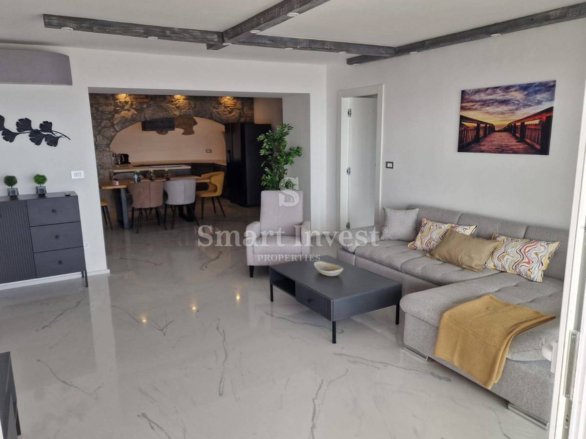 OPATIJA - BREGI, appartamento con terrazza, vista mare, piscina e parcheggio