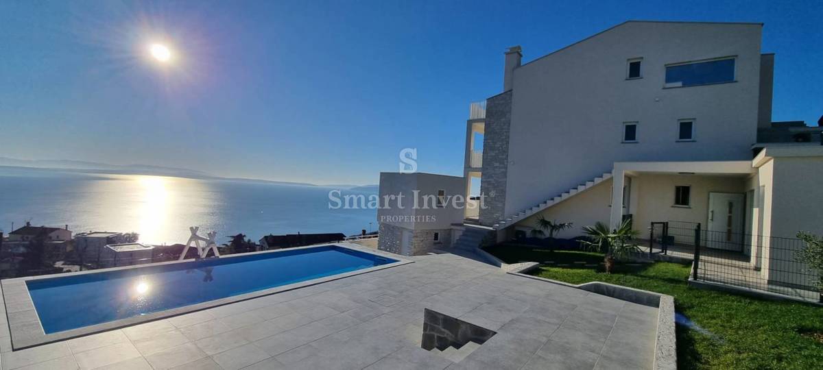 OPATIJA - BREGI, appartamento con terrazza, vista mare, piscina e parcheggio