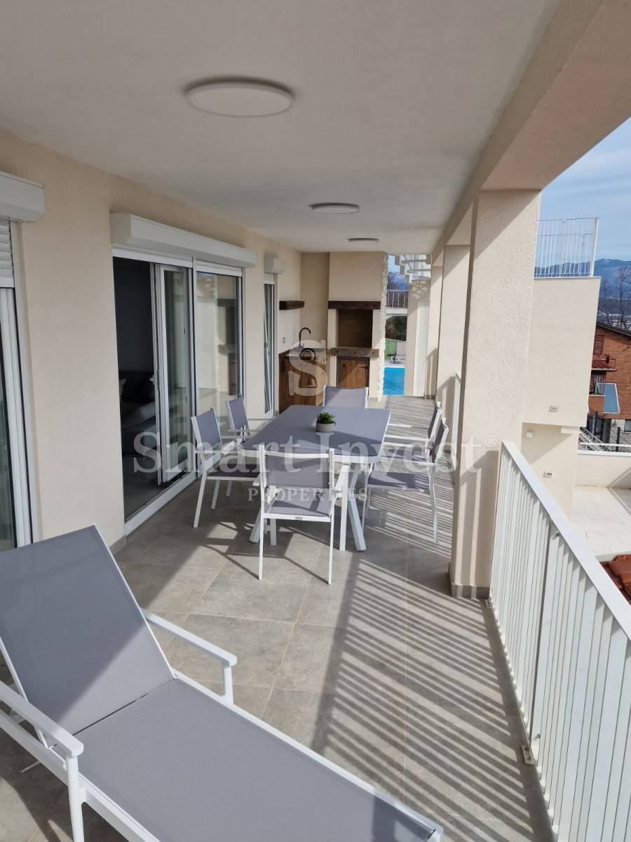 OPATIJA - BREGI, appartamento con terrazza, vista mare, piscina e parcheggio