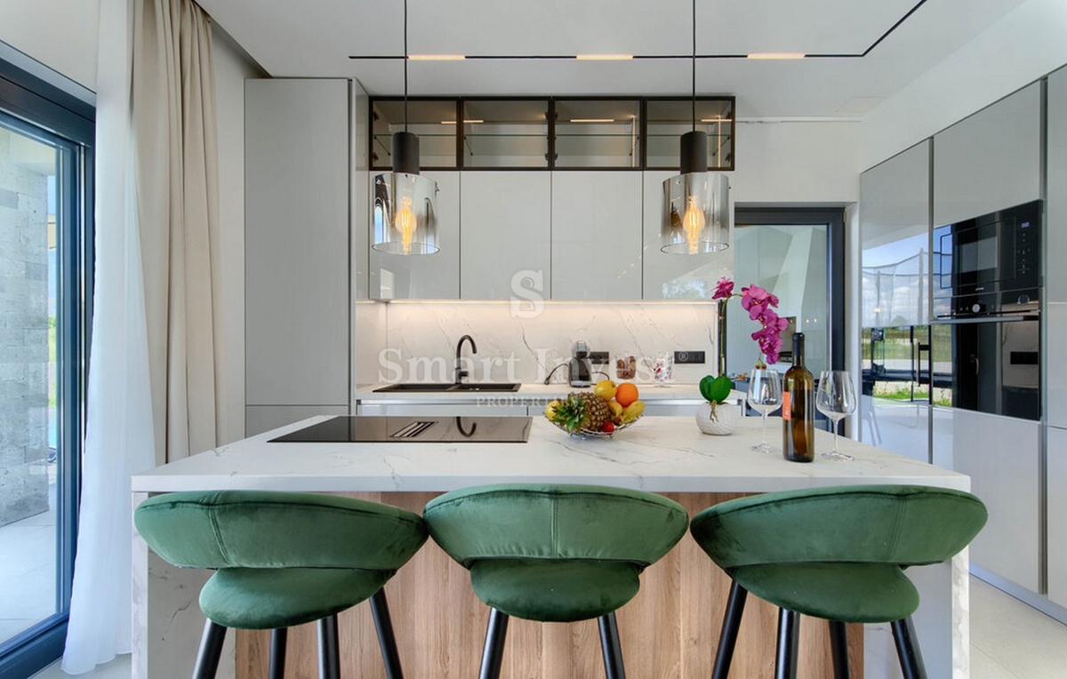 ISTRIA - RABAC, 10 km, nuova casa di lusso con campo da tennis