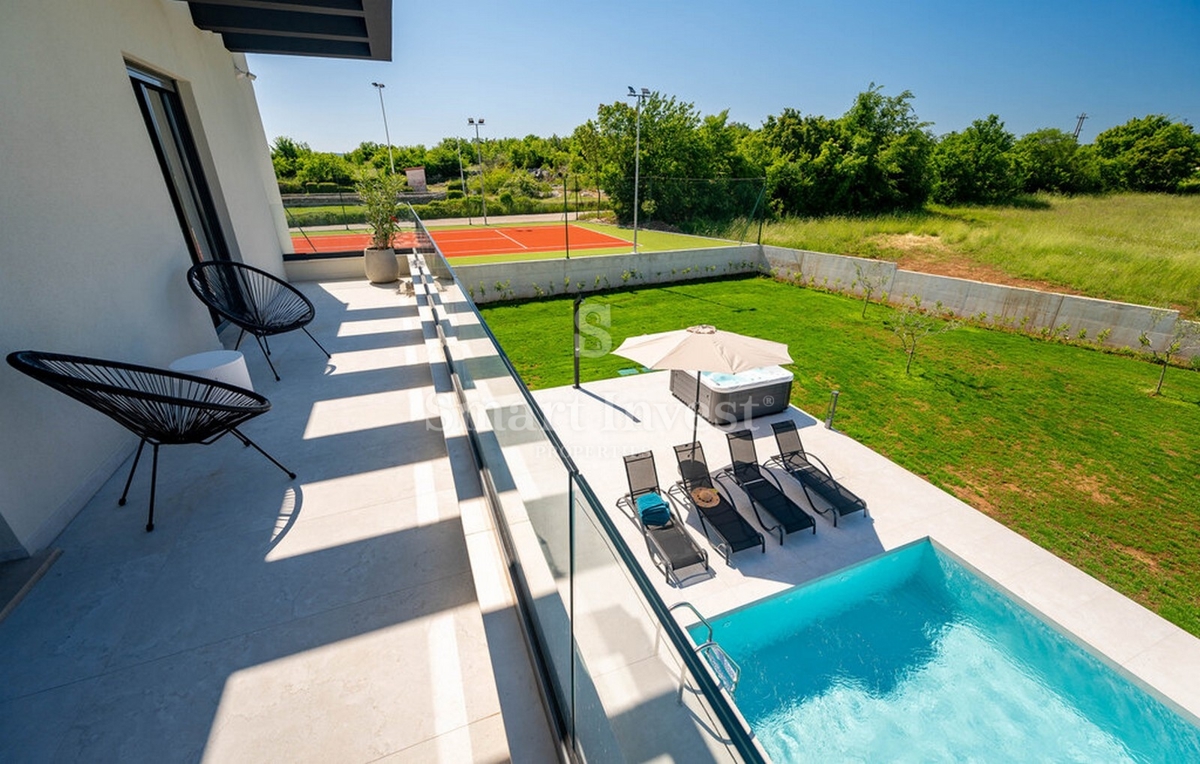 ISTRIA - RABAC, 10 km, nuova casa di lusso con campo da tennis