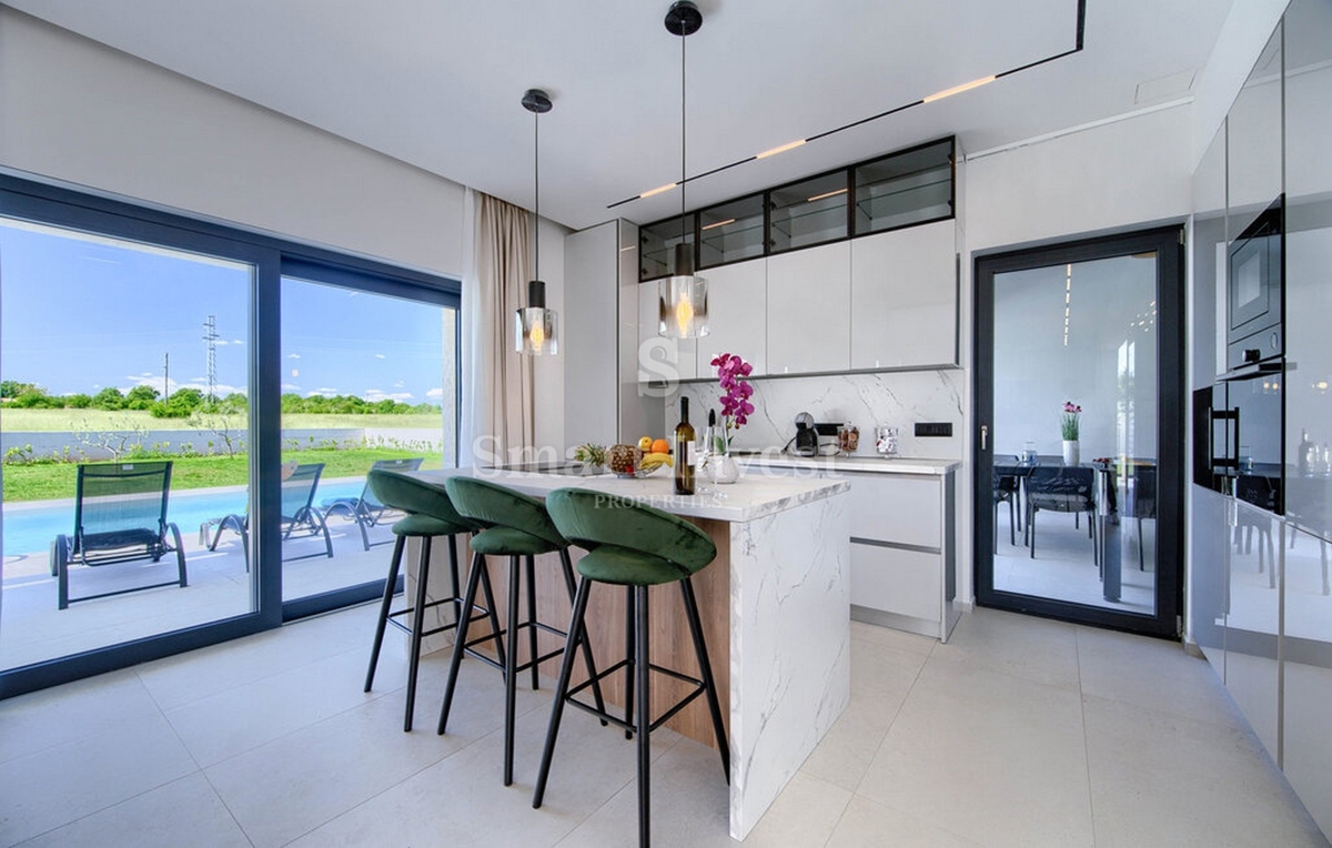 ISTRIA - RABAC, 10 km, nuova casa di lusso con campo da tennis