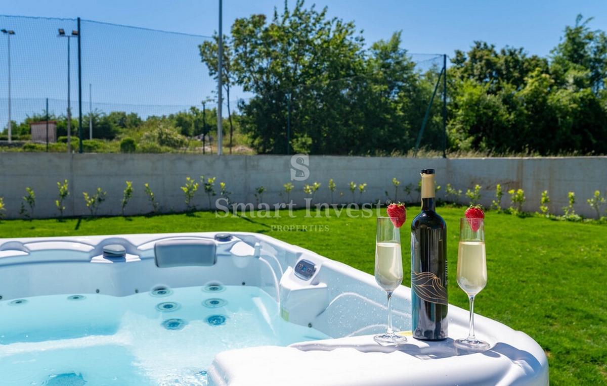 ISTRIA - RABAC, 10 km, nuova casa di lusso con campo da tennis