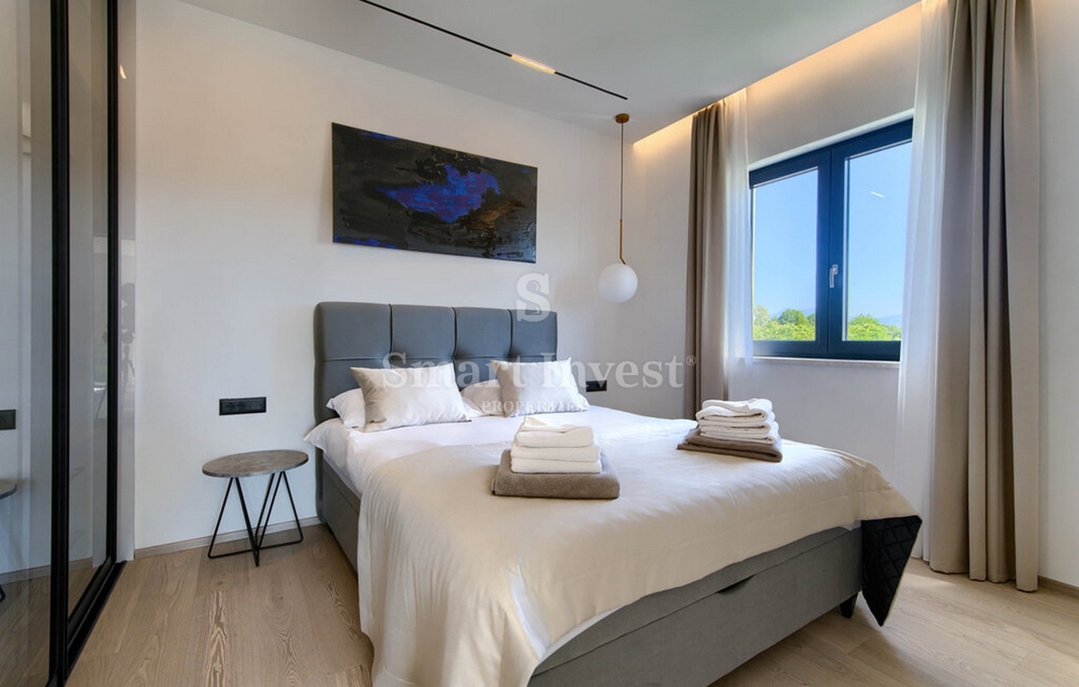 ISTRIA - RABAC, 10 km, nuova casa di lusso con campo da tennis