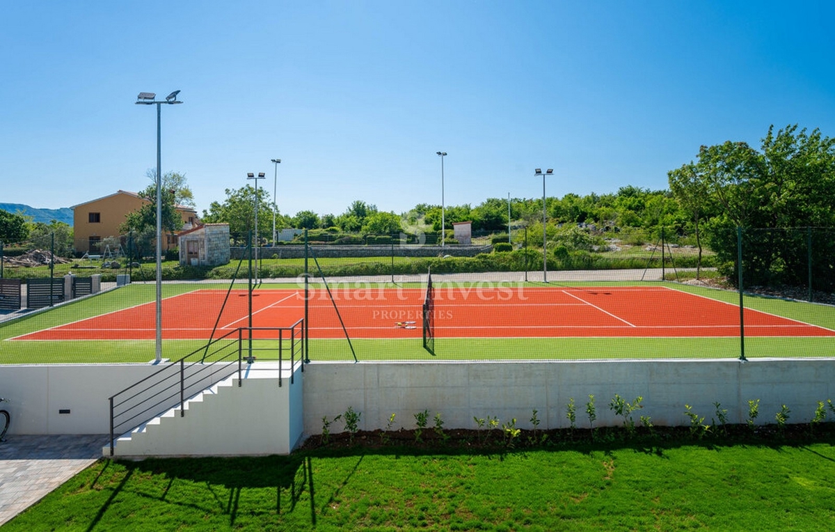 ISTRIA - RABAC, 10 km, nuova casa di lusso con campo da tennis