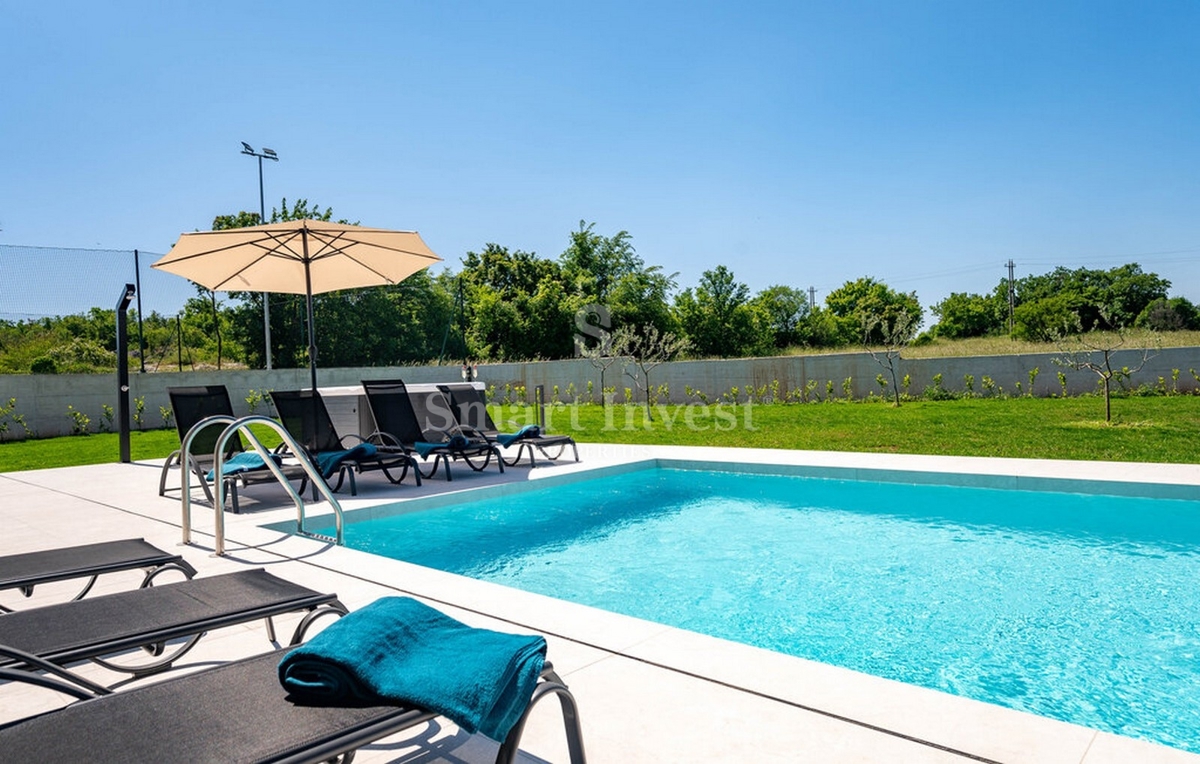 ISTRIA - RABAC, 10 km, nuova casa di lusso con campo da tennis