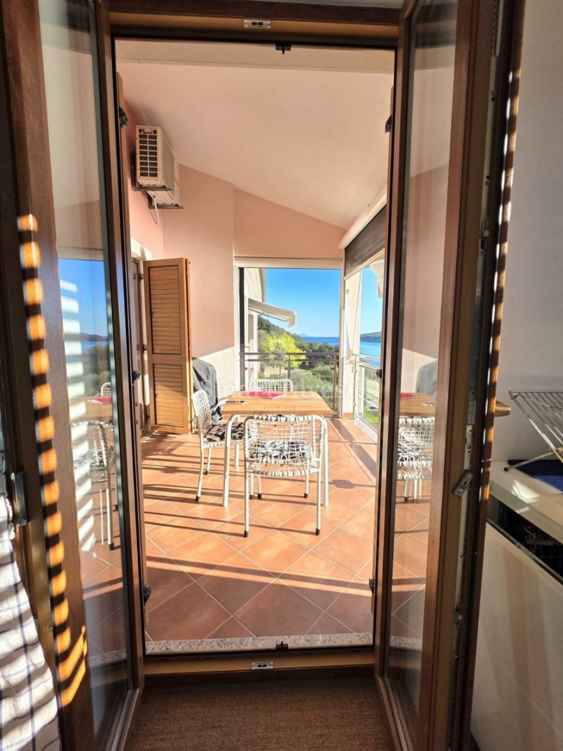 ISTRIA - RABAC, splendido appartamento fronte mare