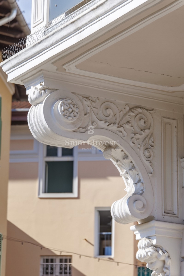 ABBAZIA, appartamento di lusso con balcone in un'antica villa vicino al mare