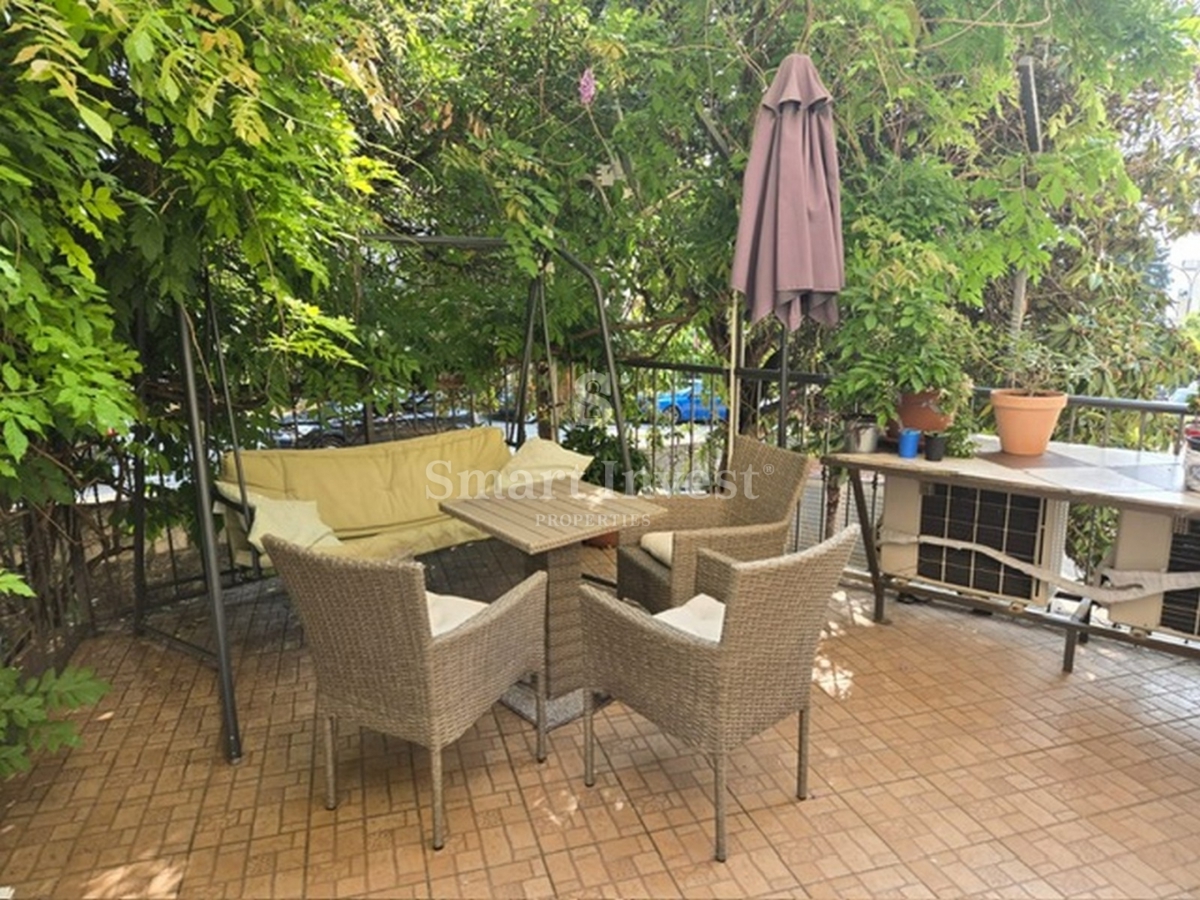 ABBAZIA - CENTRO, appartamento con 3 camere da letto, terrazza e taverna, a 50 m dal mare