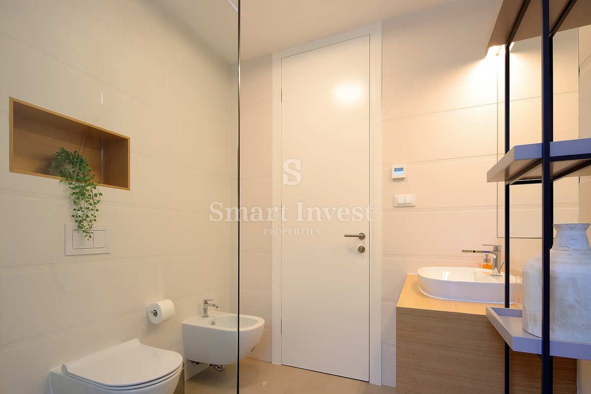 IČIĆI, lussuoso appartamento in un nuovo edificio con piscina, a 100 m dal mare