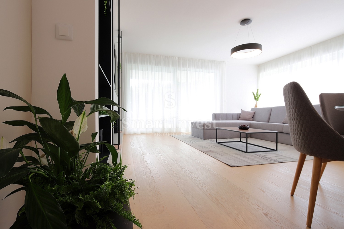 IČIĆI, lussuoso appartamento in un nuovo edificio con piscina, a 100 m dal mare