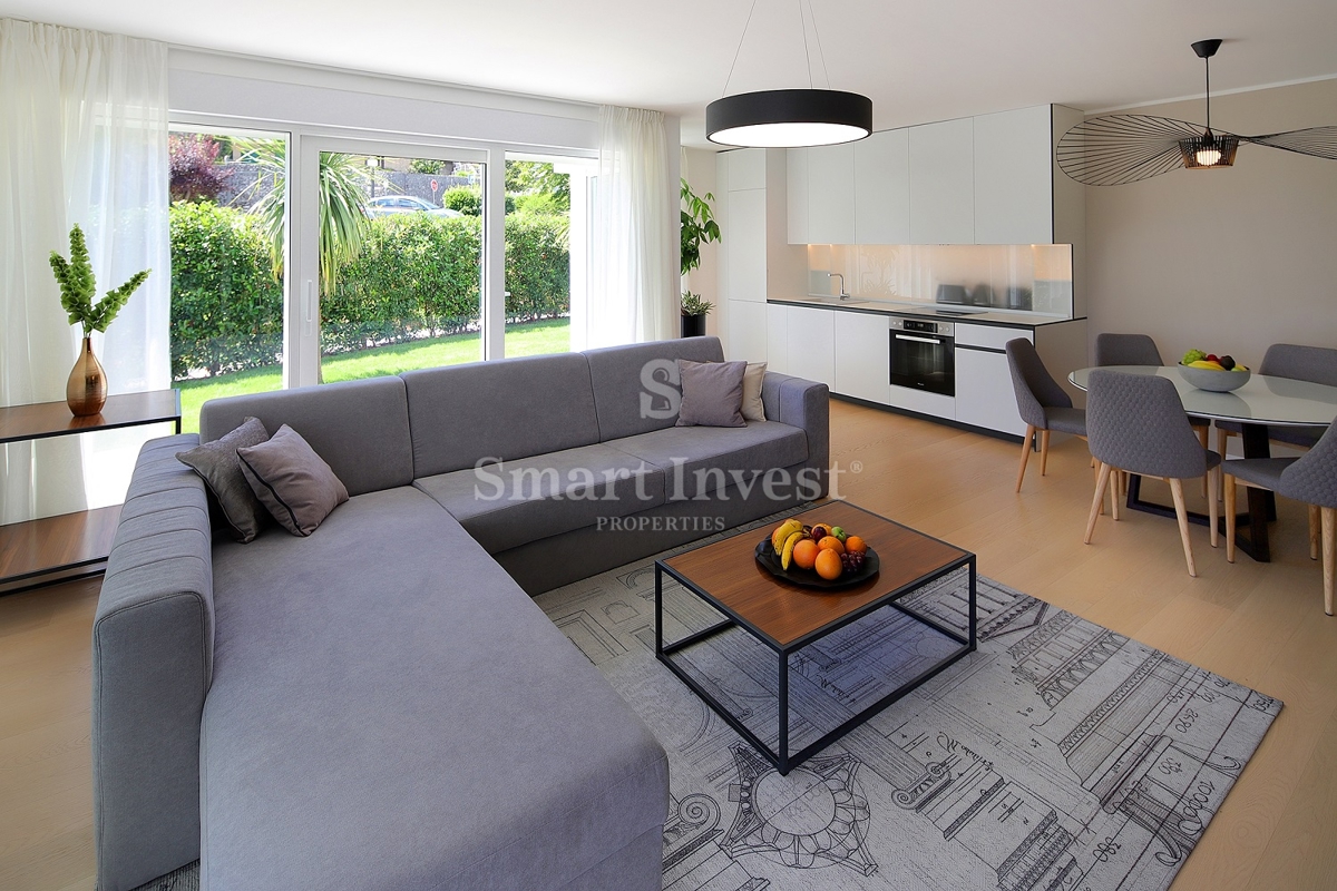 IČIĆI, lussuoso appartamento in un nuovo edificio con piscina, a 100 m dal mare