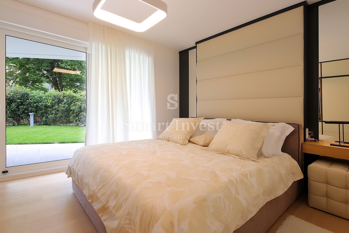 IČIĆI, lussuoso appartamento in un nuovo edificio con piscina, a 100 m dal mare