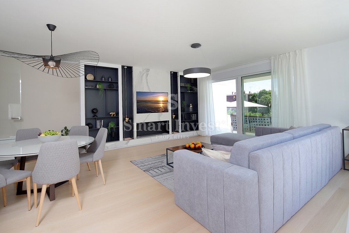 IČIĆI, lussuoso appartamento in un nuovo edificio con piscina, a 100 m dal mare