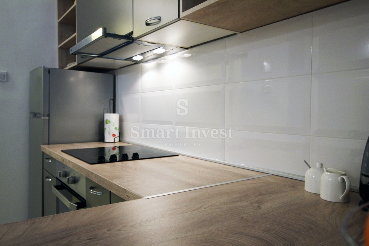 MATULJI - JUŠIĆI, casa a schiera con 3 appartamenti, taverna e garage