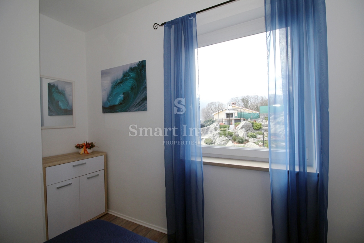 MATULJI - JUŠIĆI, casa a schiera con 3 appartamenti, taverna e garage